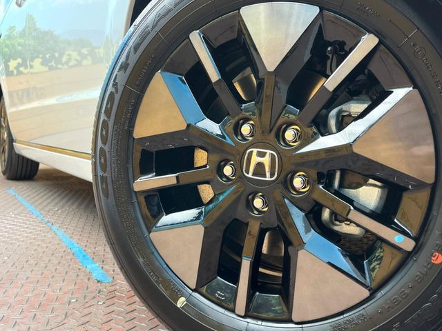 �y����16�C���`�A���~�z�C�[���z�O�ςɃ}�b�`���������A���~�z�C�[���𑕒����Ă���܂��B�e��ЊO�A���~�z�C�[����A�X�^�b�h���X�^�C�����戵�����Ă���܂��B���񂲑��k����������