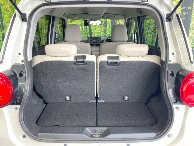 積み下ろしのしやすいデッキにはたっぷりと荷物を積み込んでいただけます。遊びから仕事まで、様々なシーンで頼れます♪