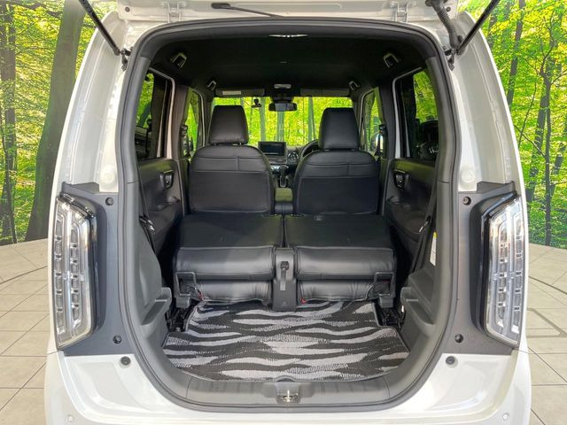 ���i�̂���������ʋ΁A���}���ɏ\���ȉ׎��X�y�[�X���m�ۂ��Ă���܂��B�Z�J���h�V�[�g��|���ƁA�傫�ȉו��̐ύڂ��\�ł���