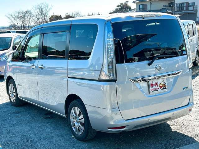 ���X�ł͌y�����Ԃ��畁�ʎԂ܂ŕ��L���I�[�����[�J�[�̎Ԏ�E�F�E�O���[�h��L�x�ɑ����Ă���܂��B