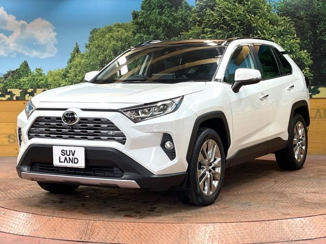 高透明度のガラス皮膜で撥水はもちろん、上質なツヤ・光沢を実現。紫外線や酸性雨から大切な愛車を保護し、色あせ・劣化を防止。「弾スプラッシュコート」、「弾プリミッサコート」からお選びいただけます。