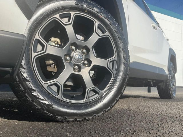 �y�O���[�h��p����18�C���`�A���~�z�C�[���z�f�U�C�����̍��������A���~�z�C�[���𑕒����Ă���܂��B�e��ЊO�A���~�z�C�[����A�X�^�b�h���X�^�C�����戵�����Ă���܂��B���񂲑��k����������