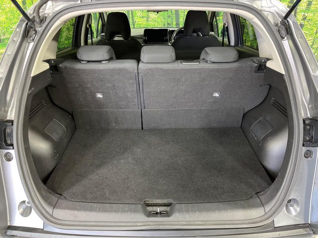 ���i�̂���������ʋ΁A���}���ɏ\���ȉ׎��X�y�[�X���m�ۂ��Ă���܂��B�Z�J���h�V�[�g��|���ƁA�傫�ȉו��̐ύڂ��\�ł���