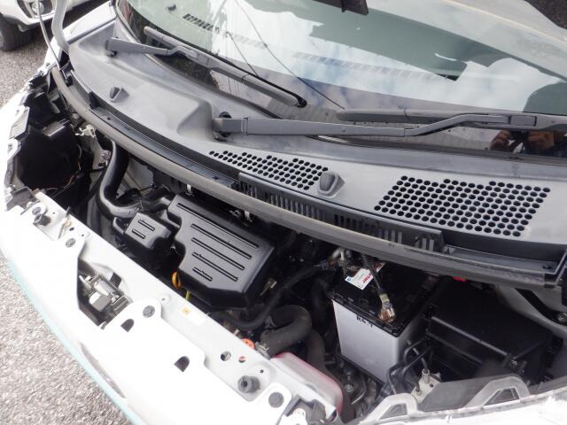 エンジンルームもきれいですよ。機関機構系も良好です。納車前に点検整備も行います。エンジンオイル・オイルフィルター・エアコンフィルター・ワイパーゴムは必ず交換致します(エアコンフィルターは、装着車のみ)