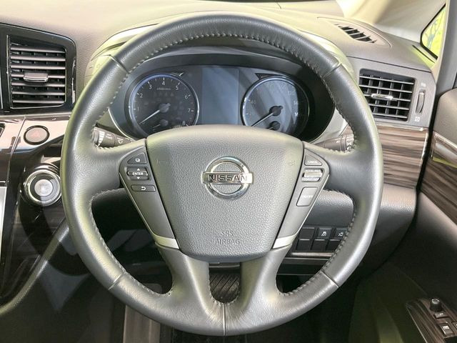 �y�����v�����X�e�A�����O�z�㎿�Ȋv���g�p���邱�ƂŁA��ɂ����������݂ƂĂ��^�]���₷���n���h���ł���