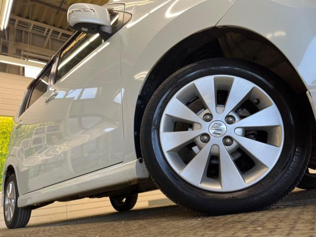 �y����14�C���`�A���~�z�C�[���z�O�ςɃ}�b�`���������A���~�z�C�[���𑕒����Ă���܂��B�e��ЊO�A���~�z�C�[����A�X�^�b�h���X�^�C�����戵�����Ă���܂��B���񂲑��k����������