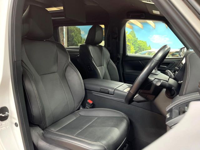 運転席シート廻りは使用感も少なく、良好な状態となっています。丁寧に使われていたことがよくわかりますね。