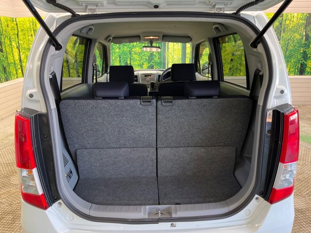 ���i�̂���������ʋ΁A���}���ɏ\���ȉ׎��X�y�[�X���m�ۂ��Ă���܂��B�Z�J���h�V�[�g��|���ƁA�傫�ȉו��̐ύڂ��\�ł���