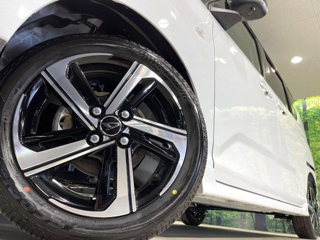 �y����15�C���`�A���~�z�C�[���z�O�ςɃ}�b�`���������A���~�z�C�[���𑕒����Ă���܂��B�e��ЊO�A���~�z�C�[����A�X�^�b�h���X�^�C�����戵�����Ă���܂��B���񂲑��k����������