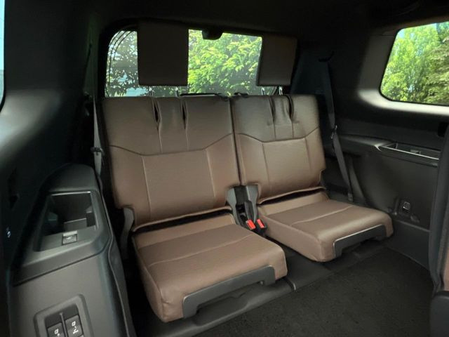 3列目シートはもちろん状態良好☆大人でもゆったりと座って頂けますので、大人数でのお出かけもラクラクです♪ご家族で、気の知れた仲間で、ドライブに行くのが楽しみですね♪