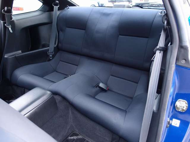 人気のS15シルビア スペックRの入庫!元日産ディーラー整備士の方が所有され、走行18万km時には腰上オーバーホール済!令和3年セルモーター交換、令和5年ラックアンドピニオン交換、過去整備記録簿9枚有