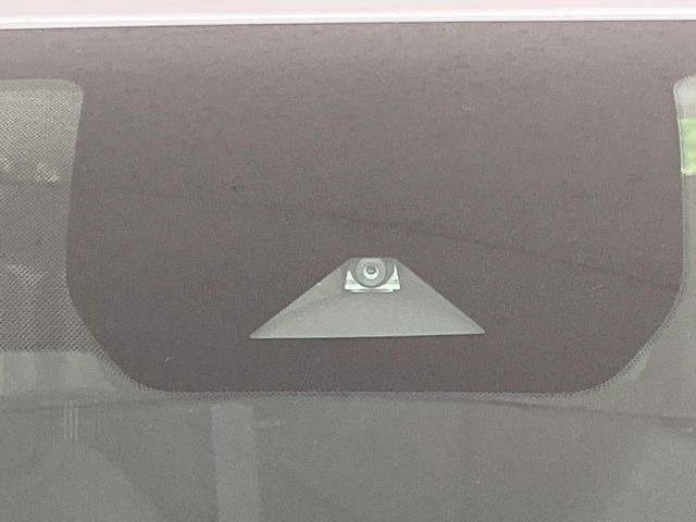 �y�C���e���W�F���g�G�}�[�W�F���V�[�u���[�L�z�t�����g�J�����őO���̎ԗ�����s�҂����m�B�Փ˂������Ȏ��͏Փ˔�Q�y���u���[�L���쓮�A�Փˉ�����T�|�[�g�B�����S�Ƀh���C�u�����y���݂��������܂��B