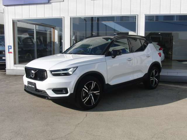 XC40B4 AWD Rデザイン 4WD