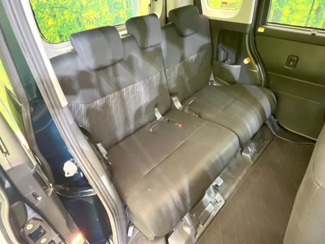 後部座席も気になるようなキズ・汚れやへたり等、大きなダメージはなく、良好な状態です。