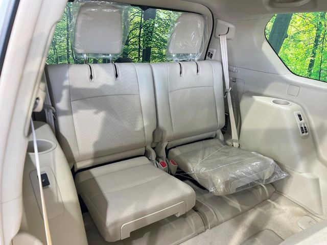 3列目シートはもちろん状態良好☆大人でもゆったりと座って頂けますので、大人数でのお出かけもラクラクです♪ご家族で、気の知れた仲間で、ドライブに行くのが楽しみですね♪