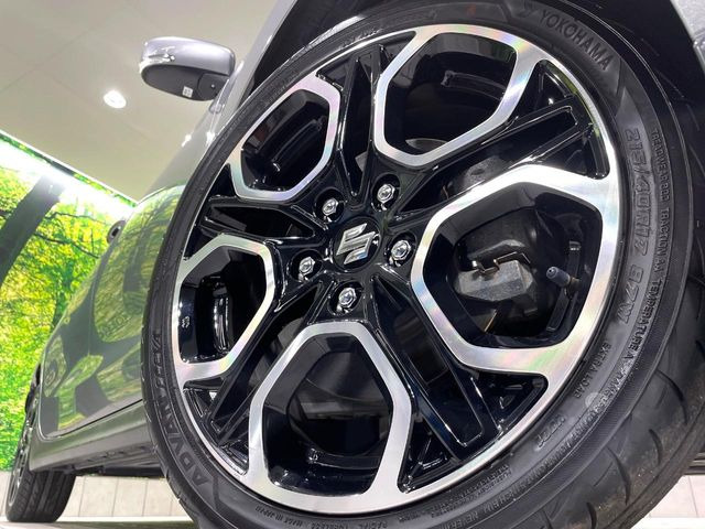 �y����17�C���`�A���~�z�C�[���z�O�ςɃ}�b�`���������A���~�z�C�[���𑕒����Ă���܂��B�e��ЊO�A���~�z�C�[����A�X�^�b�h���X�^�C�����戵�����Ă���܂��B���񂲑��k����������