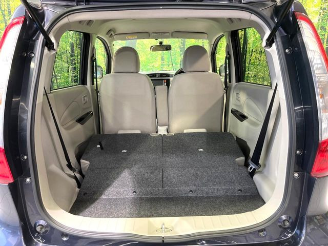 ���i�̂���������ʋ΁A���}���ɏ\���ȉ׎��X�y�[�X���m�ۂ��Ă���܂��B�Z�J���h�V�[�g��|���ƁA�傫�ȉו��̐ύڂ��\�ł���