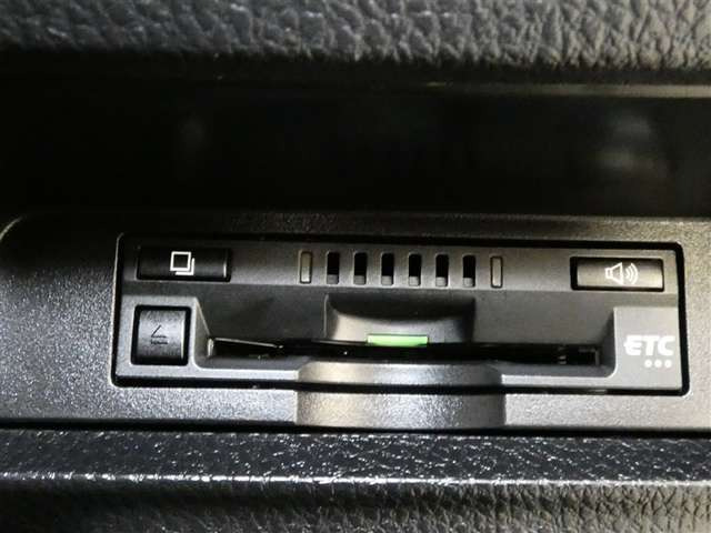 ヴォクシー1.8 ハイブリッド ZS