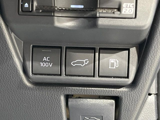 �y�A�N�Z�T���[�R���Z���g�z�L�����v��X�|�[�c�A�A�E�g�h�A�ł̃A�N�e�B�r�e�B�͂������A�ЊQ�E��d�̍ۂɏ����ɂ��Ȃ�AC100V�R���Z���g�𑕔���P�[�^�C��^�u���b�g�A�Q�[���@��̏[�d�ɂ���