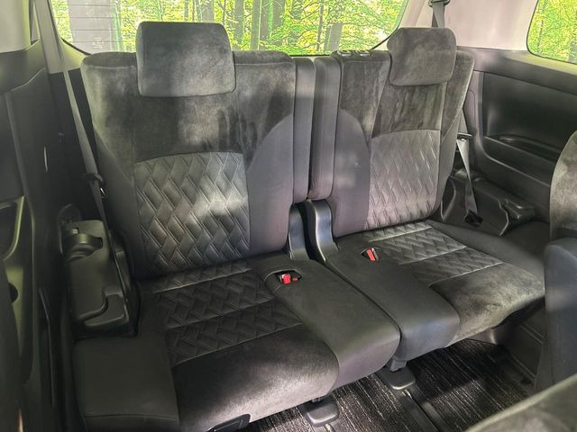 3列目シートはもちろん状態良好☆大人でもゆったりと座って頂けますので、大人数でのお出かけもラクラクです♪ご家族で、気の知れた仲間で、ドライブに行くのが楽しみですね♪