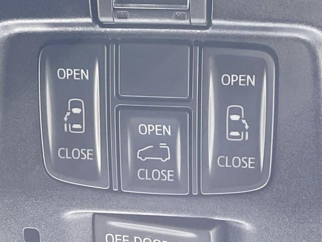 【両側パワースライドドア】スマートキーや運転席のスイッチで後席両側スライドドアの開閉が可能♪電動だから力を入れてドアを開ける必要が無く、小さなお子様でも簡単に開け閉めでき快適です♪