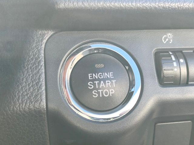 �y�A�N�Z�X�L�[&�v�b�V���X�^�[�g�z�J�o����|�P�b�g�ɓ��ꂽ�܂܂ł��h�A�̎{���E�������\�ȃX�}�[�g�L�[�𑕔��B�G���W���̃I���E�I�t�����J�M�����o���K�v�������A�{�^�����v�b�V�����邾����OK��