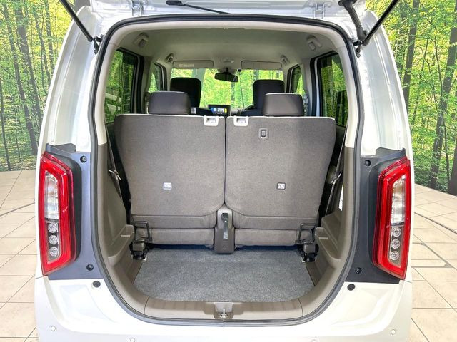 ���i�̂���������ʋ΁A���}���ɏ\���ȉ׎��X�y�[�X���m�ۂ��Ă���܂��B�Z�J���h�V�[�g��|���ƁA�傫�ȉו��̐ύڂ��\�ł���