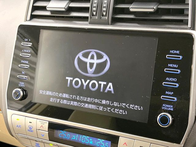 【メーカー純正ナビ】インテリアに溶け込むスタイリッシュな「専用設計」メーカーナビを装備♪視認性や操作性など基本性能にも優れ、より上質なカーライフをお楽しみいただけます。