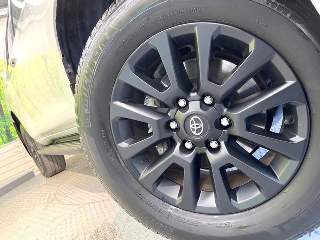 【純正アルミホイール】外観にマッチした純正アルミホイールを装着しております。各種社外アルミホイールや、スタッドレスタイヤも取扱いしております。是非ご相談ください♪