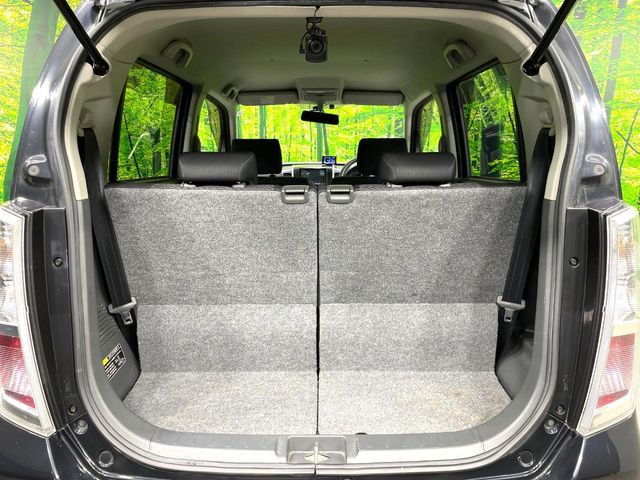 ���i�̂���������ʋ΁A���}���ɏ\���ȉ׎��X�y�[�X���m�ۂ��Ă���܂��B�Z�J���h�V�[�g��|���ƁA�傫�ȉו��̐ύڂ��\�ł���