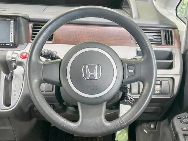 �y�����v�����X�e�A�����O�z�㎿�Ȋv���g�p���邱�ƂŁA��ɂ����������݂ƂĂ��^�]���₷���n���h���ł���