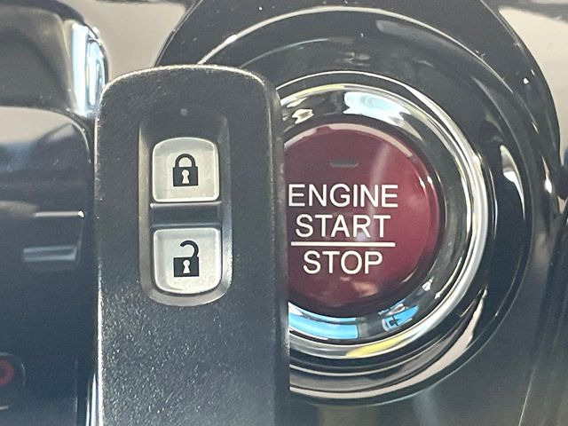 �yHonda�X�}�[�g�L�[�z�J�o����|�P�b�g�ɓ��ꂽ�܂܂ł��h�A�̎{���E�������\�ȃX�}�[�g�L�[�𑕔��B�G���W���̃I���E�I�t�����J�M�����o���K�v����������Ƃ��Ă��֗��ł���