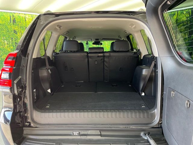 ���i�̂���������ʋ΁A���}���ɏ\���ȉ׎��X�y�[�X���m�ۂ��Ă���܂��B3��ڂ�|���ƁA�傫�ȉו��̐ύڂ��\�ł���