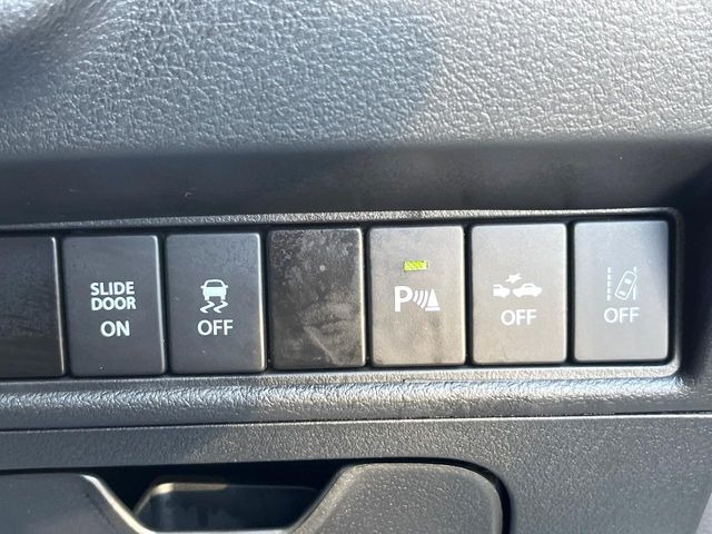 �y�Փˌy���V�X�e���z���s���ɑO���̎ԗ�����F�����A�Փ˂������Ȏ��͌x��ƃu���[�L�ŏՓˉ���Ɣ�Q�y�����A�V�X�g�B�����S�Ƀh���C�u�����y���݂��������܂��B