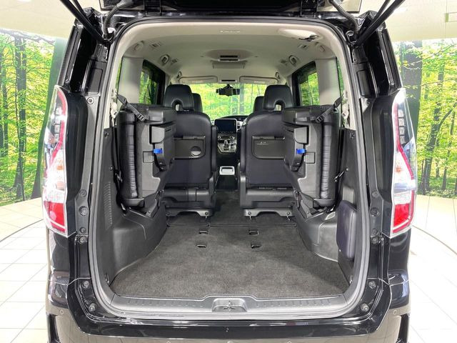 ���i�̂���������ʋ΁A���}���ɏ\���ȉ׎��X�y�[�X���m�ۂ��Ă���܂��B�Z�J���h�V�[�g��|���ƁA�傫�ȉו��̐ύڂ��\�ł���