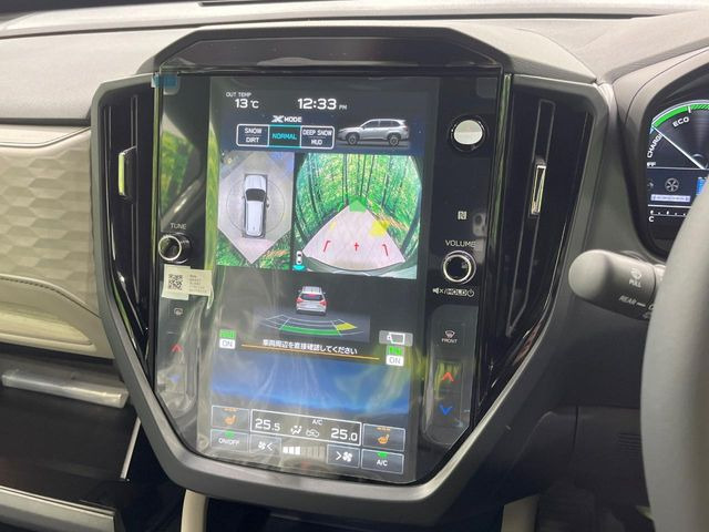 �y�}���`�e���C�����j�^�[�z�Ԃ̃t�����g��T�C�h�̃J�����摜�𓯎��Ƀ��j�^�[�\�����邱�ƂŁA���H�⋷�����𑖍s���ł����͂̏󋵊m�F���ł����S!�{�iSUV�ɂ��ꂵ�������ł���