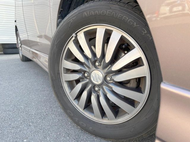 �y����14�C���`�A���~�z�C�[���z�O�ςɃ}�b�`���������A���~�z�C�[���𑕒����Ă���܂��B�e��ЊO�A���~�z�C�[����A�X�^�b�h���X�^�C�����戵�����Ă���܂��B���񂲑��k����������