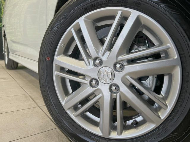 �y����15�C���`�A���~�z�C�[���z�O�ςɃ}�b�`���������A���~�z�C�[���𑕒����Ă���܂��B�e��ЊO�A���~�z�C�[����A�X�^�b�h���X�^�C�����戵�����Ă���܂��B���񂲑��k����������