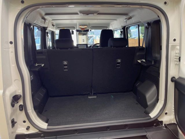 ���i�̂���������ʋ΁A���}���ɏ\���ȉ׎��X�y�[�X���m�ۂ��Ă���܂��B�Z�J���h�V�[�g��|���ƁA�傫�ȉו��̐ύڂ��\�ł���