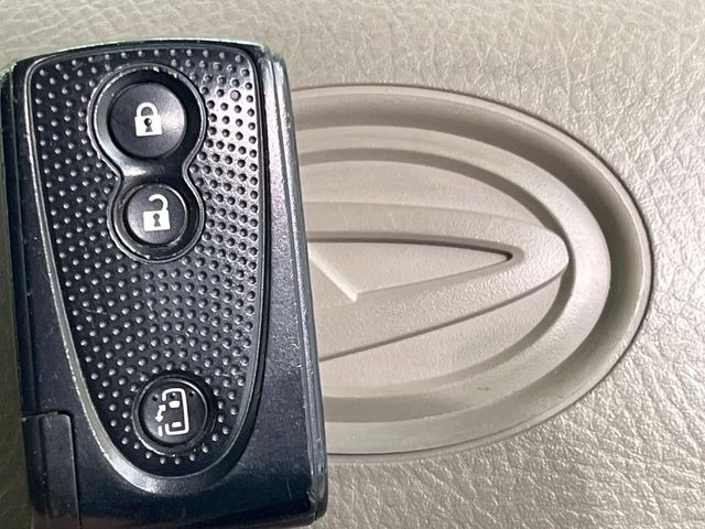 �y�L�[�t���[�V�X�e���z�J�o����|�P�b�g�ɓ��ꂽ�܂܂ł��h�A�̎{���E�������\�ȃX�}�[�g�L�[�𑕔��B�G���W���̃I���E�I�t�����J�M�����o���K�v����������Ƃ��Ă��֗��ł���