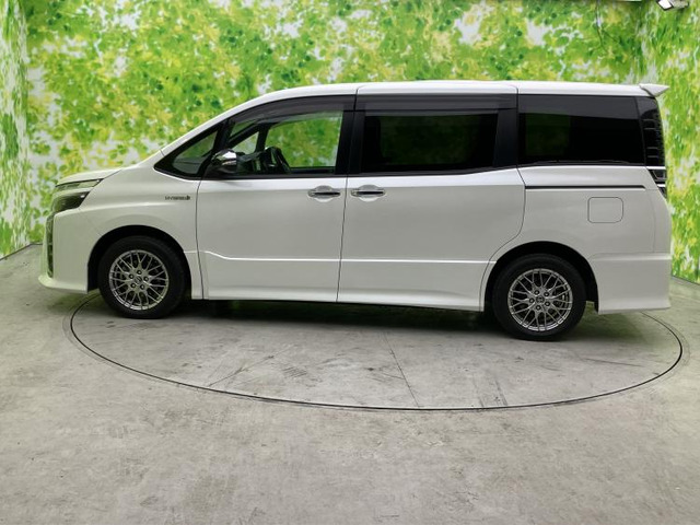 ヴォクシー1.8 ハイブリッド ZS 煌