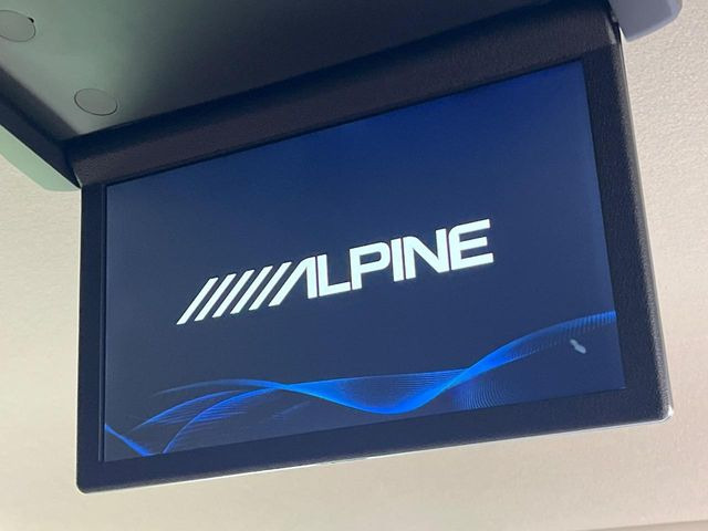 【フリップダウンモニター】大画面モニターで後席でもエンタメをお楽しみいただけます。小さなお子様にも大人気の装備です♪