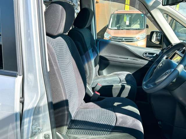 ���X�ł͌y�����Ԃ��畁�ʎԂ܂ŕ��L���I�[�����[�J�[�̎Ԏ�E�F�E�O���[�h��L�x�ɑ����Ă���܂��B