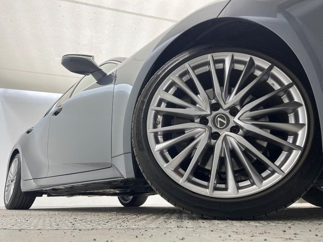 �y����19�C���`�A���~�z�C�[���z�O�ςɃ}�b�`���������A���~�z�C�[���𑕒����Ă���܂��B�e��ЊO�A���~�z�C�[����A�X�^�b�h���X�^�C�����戵�����Ă���܂��B���񂲑��k����������