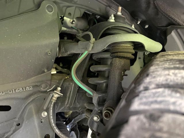 大好評を頂いておりますボディの弾スプラッシュコートも好評受付中。通常のガラスコートと異なる、耐久年数6年の無機質ガラスコーティングが、ボディをキレイな状態に保ってくれます。