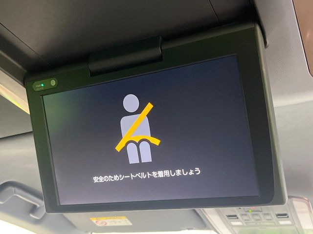 【フリップダウンモニター】大画面モニターで後席でもエンタメをお楽しみいただけます。小さなお子様にも大人気の装備です♪