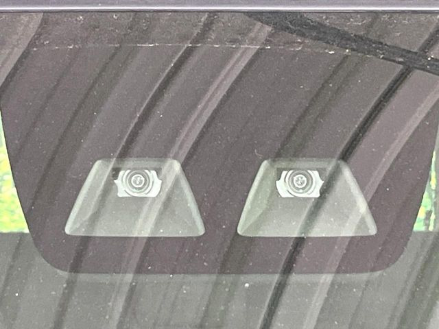 �y�X�}�[�g�A�V�X�g�z���s���ɑO���̎ԗ�����F�����A�Փ˂������Ȏ��͌x��ƃu���[�L�ŏՓˉ���Ɣ�Q�y�����A�V�X�g�B�����S�Ƀh���C�u�����y���݂��������܂��B