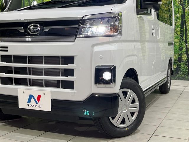 �yLED�w�b�h���C�g�z���V����ԑ��s�����ǍD�Ȏ��E���m�ۂ����S���ĉ^�]�ł��鍂�P�xLED�w�b�h���C�g�𑕔�!�_�����x�������A����d�͂��}�����Ă��܂��B