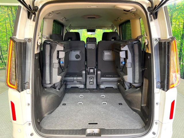 ���i�̂���������ʋ΁A���}���ɏ\���ȉ׎��X�y�[�X���m�ۂ��Ă���܂��B�傫�ȉו��̐ύڂ��\�ł���