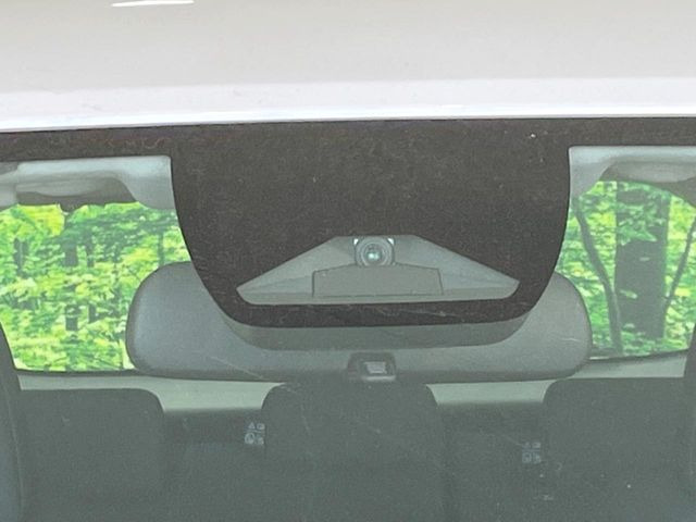 �y�z���_�Z���V���O�z���s���ɑO���̎ԗ�����F�����A�Փ˂������Ȏ��͌x��ƃu���[�L�ŏՓˉ���Ɣ�Q�y�����A�V�X�g�B�����S�Ƀh���C�u�����y���݂��������܂��B